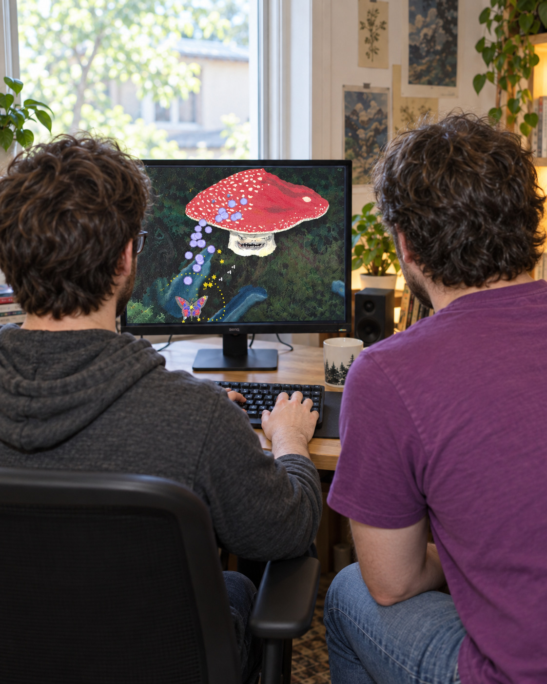 Damian Hiltebrand schaut einer Person beim Spielen von SoundStorm zu, beide von hinten gesehen.